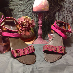 TOP MODA Magenta & Brown Flat Sandal Size 10